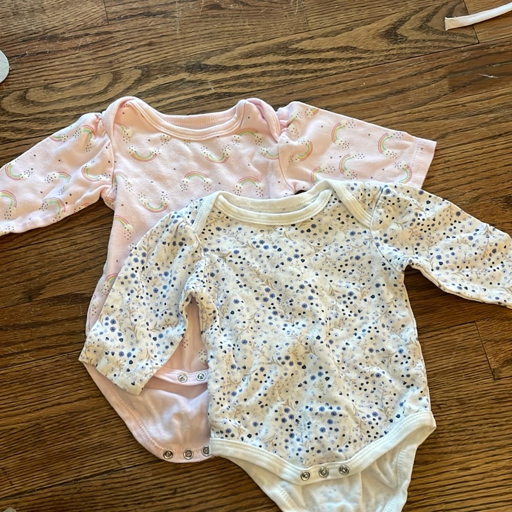 set of two bodysuits